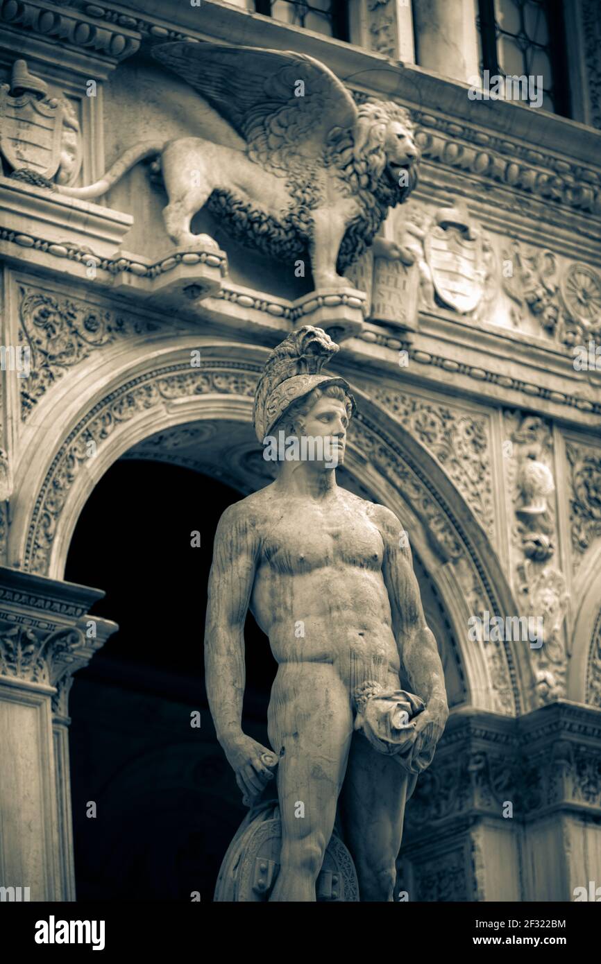 Italia, Venezia, Palazzo Ducale, la Scala dei Giganti, la statua di Marte Foto Stock