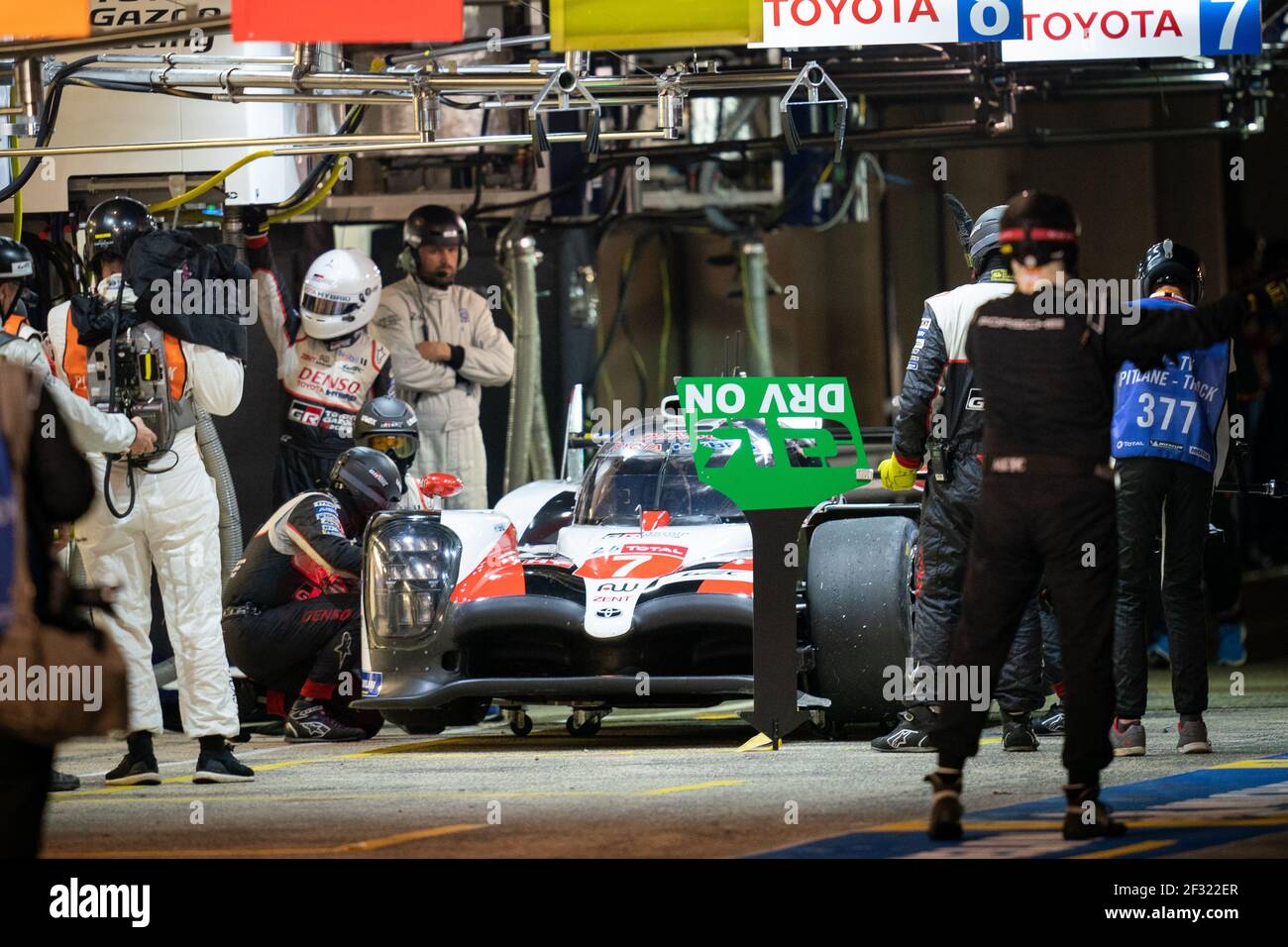 07 LOPEZ José Maria (arg), CONWAY Mike (gbr), KOBAYASHI Kamui (jpn), Toyota TS050 ibrida lmp1 team Toyota Gazoo Racing, incidente pitlane crash durante le 2019 le Mans 24 ore di prove e sessione di qualifica dal 12 al 13 giugno sul circuito di le Mans, Francia - Foto Antonin Vincent / DPPI Foto Stock