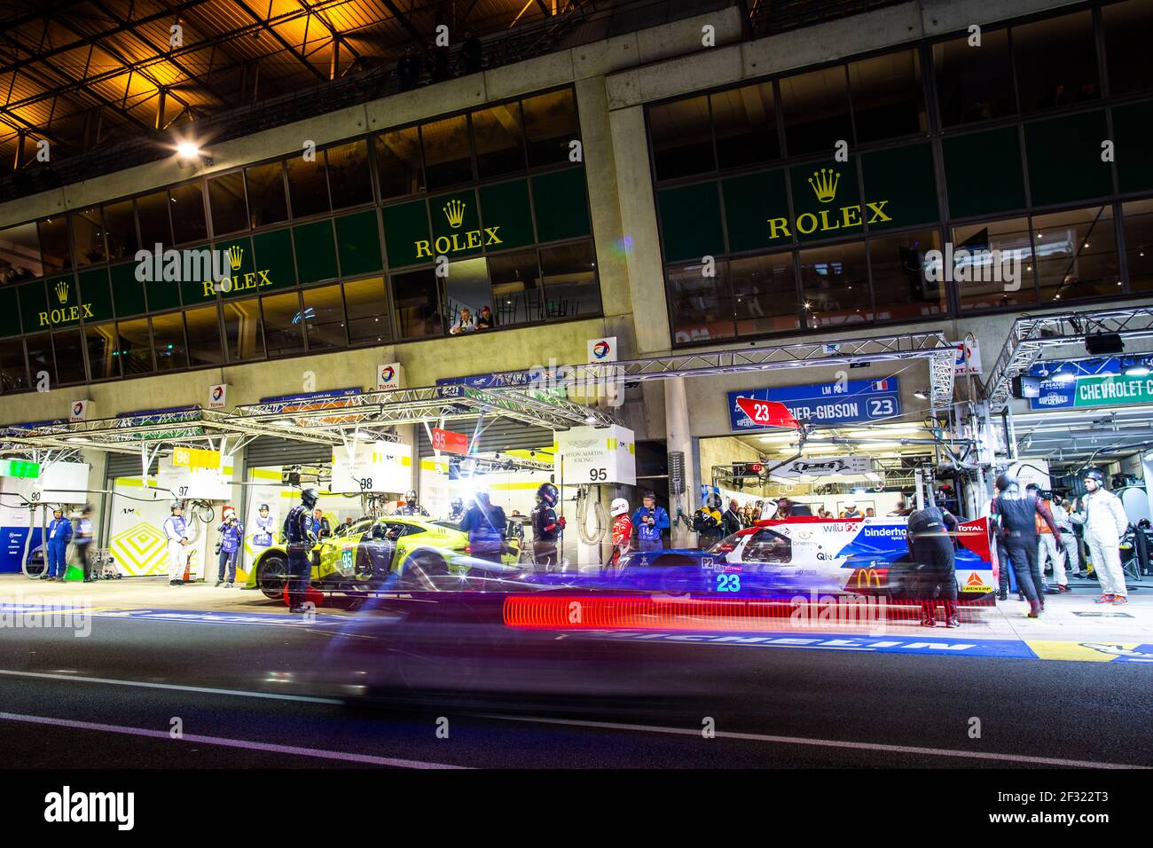 23 BINDER Rene (aut), CANAL Julien (fra), STEVENS Will (gbr), Ligier JSP217 Gibson Panis Barthez Competition, 95 THIIM Nicki (dnk), SORENSEN Marco (dnk), TURNER Darren (GBR), Aston Martin Vantage team Aston Martin Racing, Azione pitlane nel corso della 2019 ore di le Mans prove 24 e sessione di qualifica dal 12 al 13 giugno sul circuito di le Mans, Francia - Foto Antonin Vincent/DPPI Foto Stock