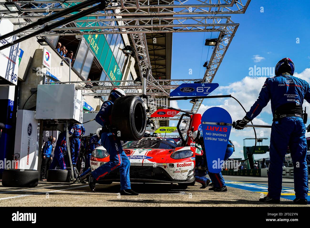 67 PRIAULX Andy (gbr), TINCKNELL Harry (gbr), BOMARITO Jonathan (USA), Ford GT team Ford chip Ganassi team UK, pitstop durante la gara 2019 le Mans 24 ore, dal 15 al 16 giugno sul circuito di le Mans, Francia - Foto Antonin Vincent / DPPI Foto Stock