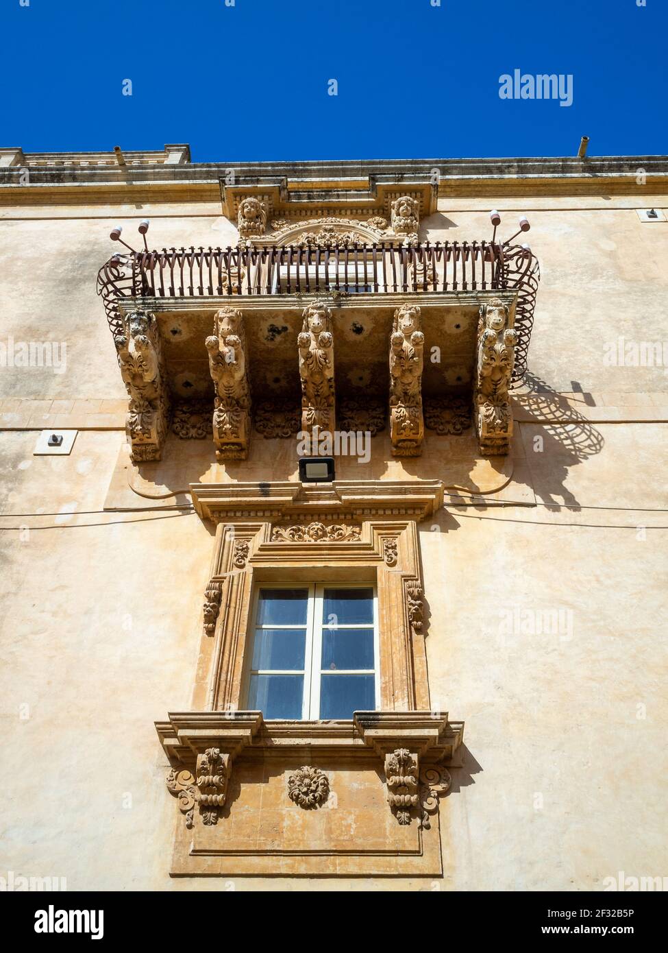 Particolare del volto barocco di Palazzo Nicolaci, noto Foto Stock