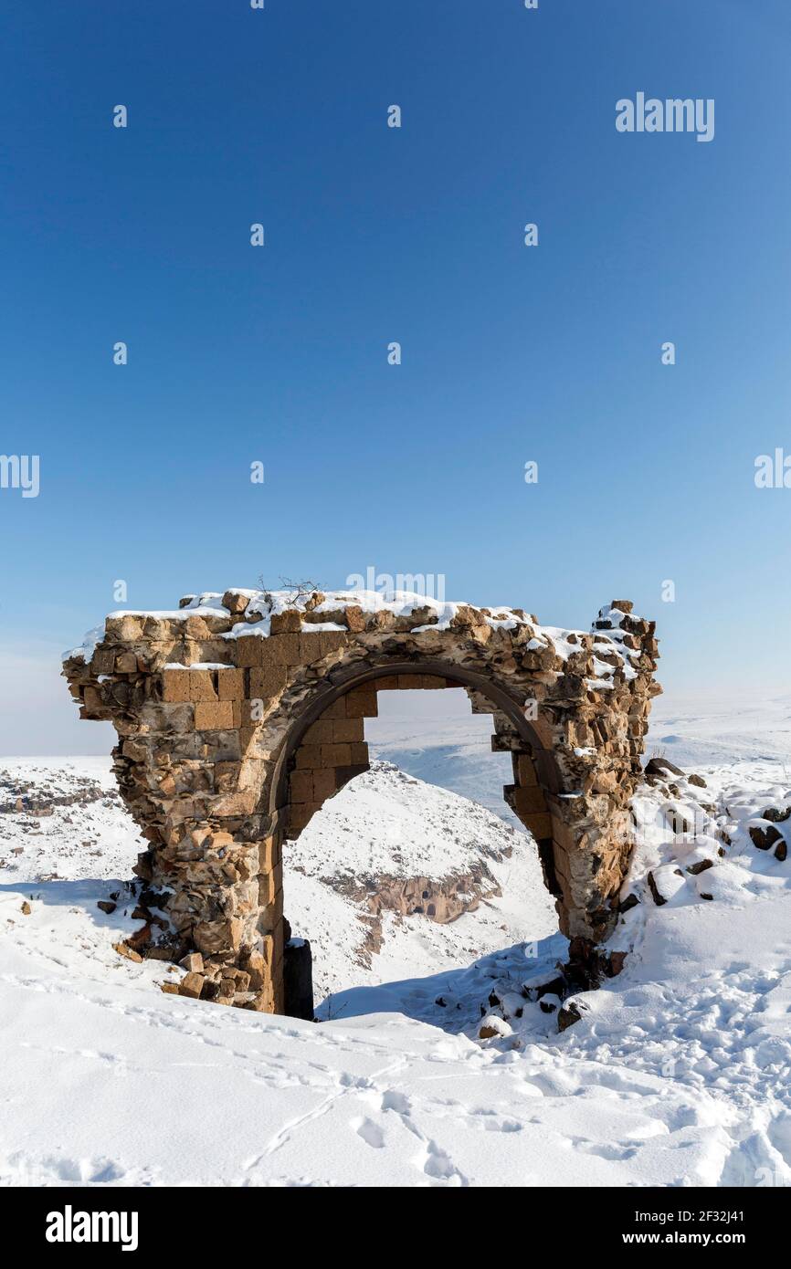 La porta di Bagsekisi ad Ani è una città armena medievale in rovina, oggi nella provincia turca di Kars e al confine chiuso con l'Armenia Foto Stock