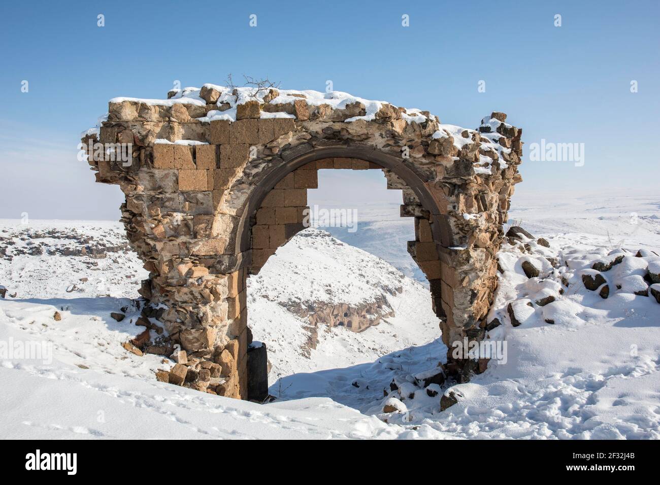 La porta di Bagsekisi ad Ani è una città armena medievale in rovina, oggi nella provincia turca di Kars e al confine chiuso con l'Armenia Foto Stock