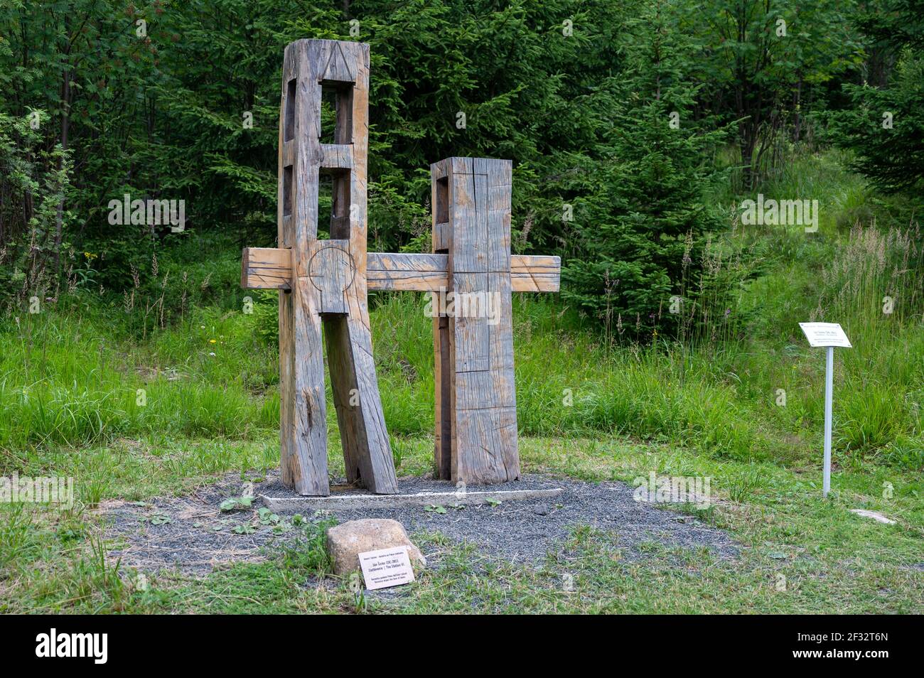 Stazione VI della Via Crucis: Veronica strofina il volto di Gesù. Kalvária na Peknú vyhliadku a Starý Smokovec, Slovacchia. 2020/07/27. Foto Stock