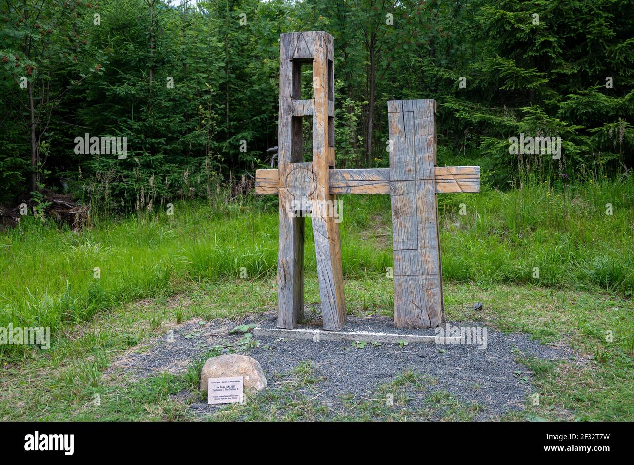 Stazione VI della Via Crucis: Veronica strofina il volto di Gesù. Kalvária na Peknú vyhliadku a Starý Smokovec, Slovacchia. 2020/07/27. Foto Stock