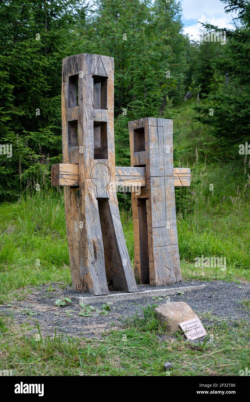 Stazione VI della Via Crucis: Veronica strofina il volto di Gesù. Kalvária na Peknú vyhliadku a Starý Smokovec, Slovacchia. 2020/07/27. Foto Stock