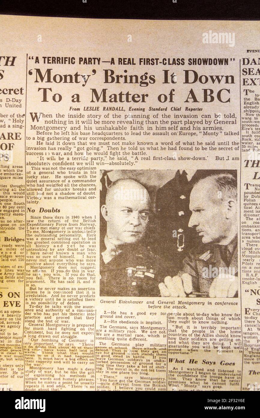 Titolo e articolo sull'invasione del D-Day con foto del Generale Eisenhower e del Generale Montgomery, giornale serale standard (replica) il 6 giugno 1944 Foto Stock