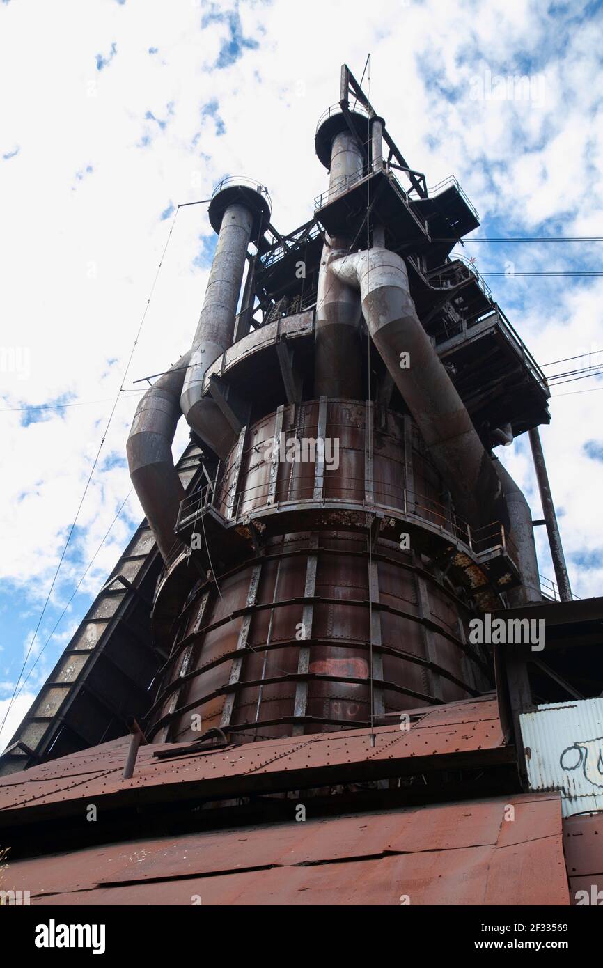 Grandi tubi di scarico industriali per acciaieria Carrie Fornace, Pittsburgh, Pennsylvania USA Foto Stock