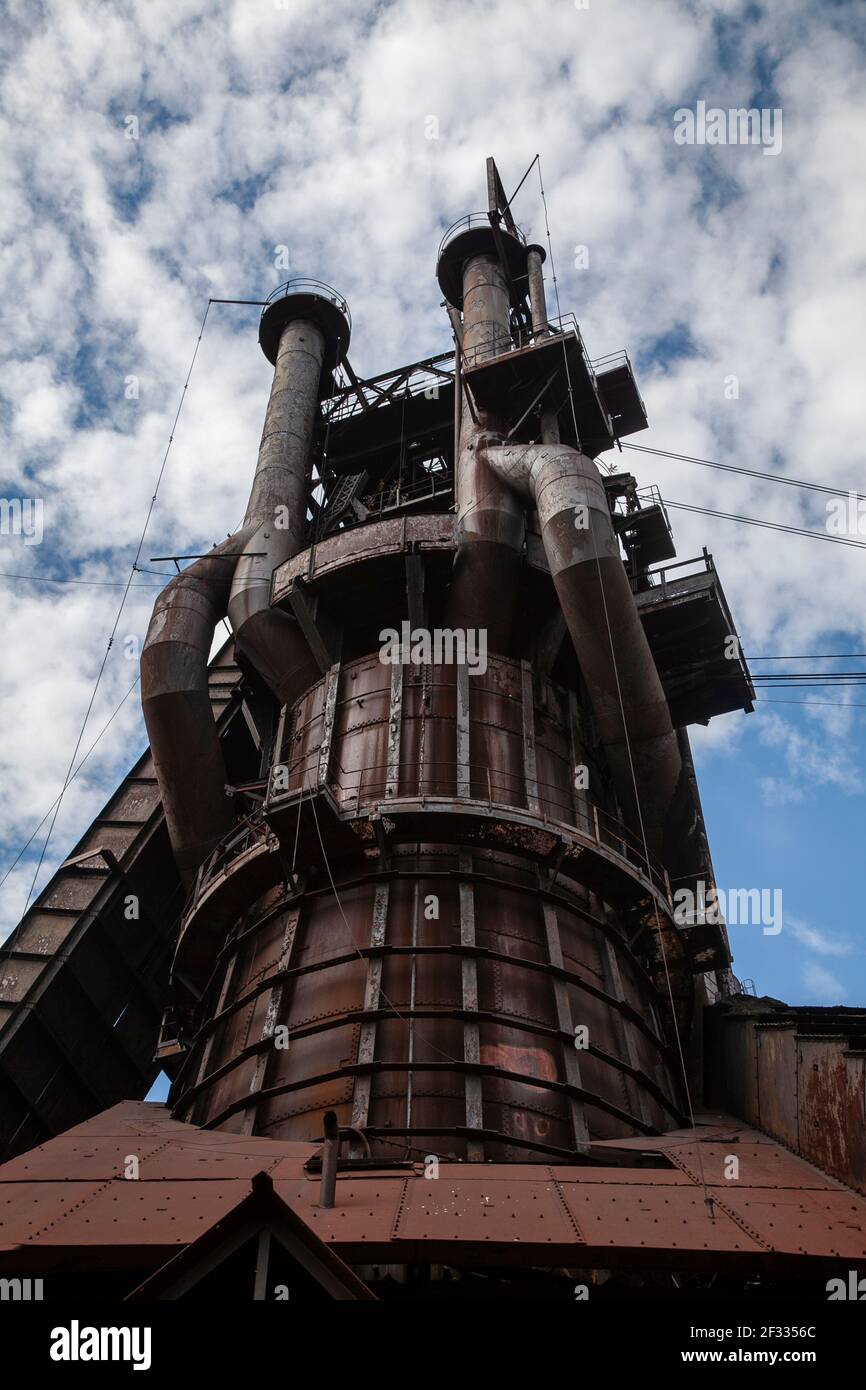 Grandi tubi di scarico industriali per acciaieria Carrie Fornace, Pittsburgh, Pennsylvania USA Foto Stock