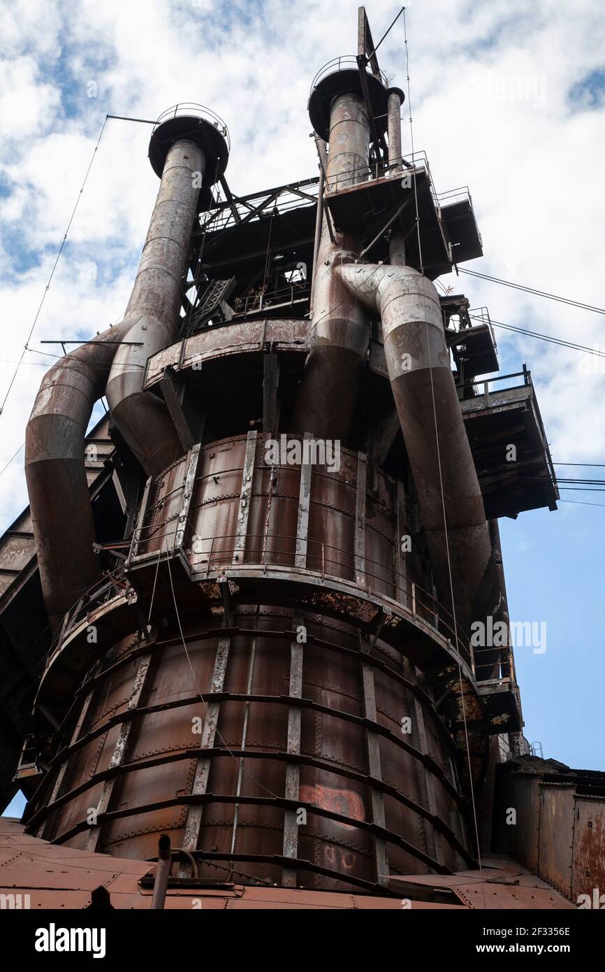 Grandi tubi di scarico industriali per acciaieria Carrie Fornace, Pittsburgh, Pennsylvania USA Foto Stock