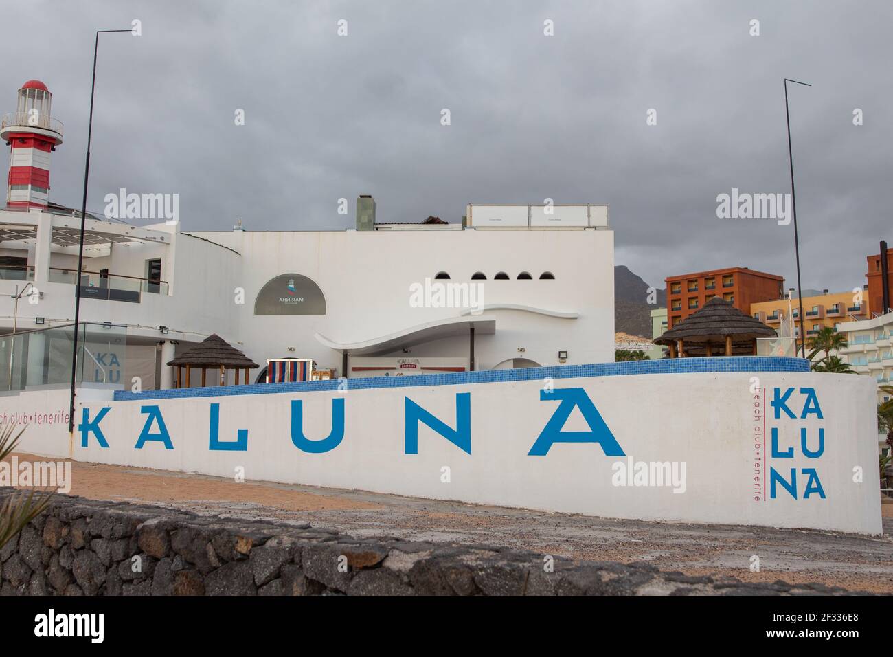 Costa Adeje,Tenerife, Spagna, 15 marzo 2021: Il Kaluna Beach Club è uno dei club più popolari di Tenerife. Foto Stock