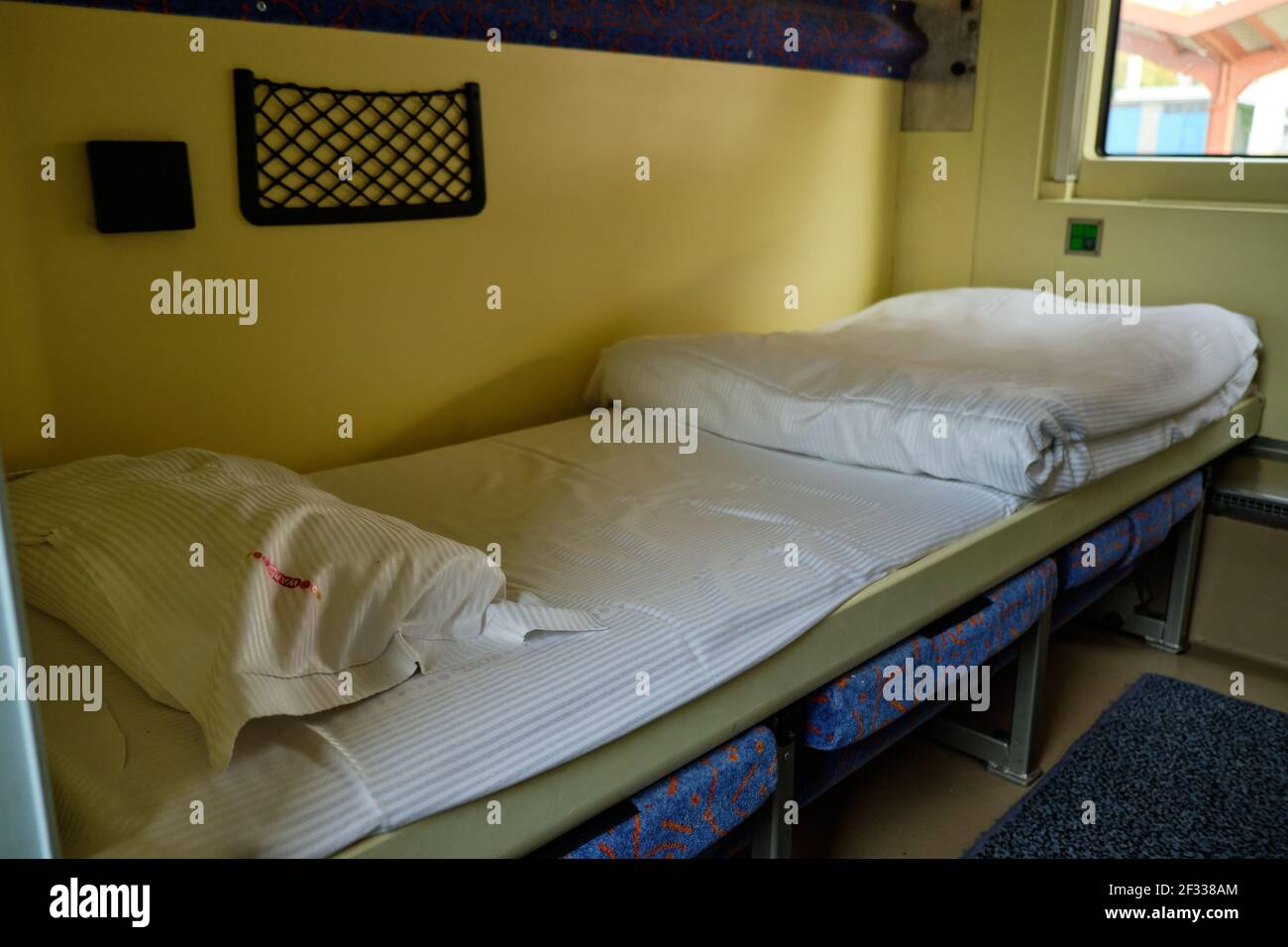 Letto all'interno di un treno polacco in auto da notte Foto Stock