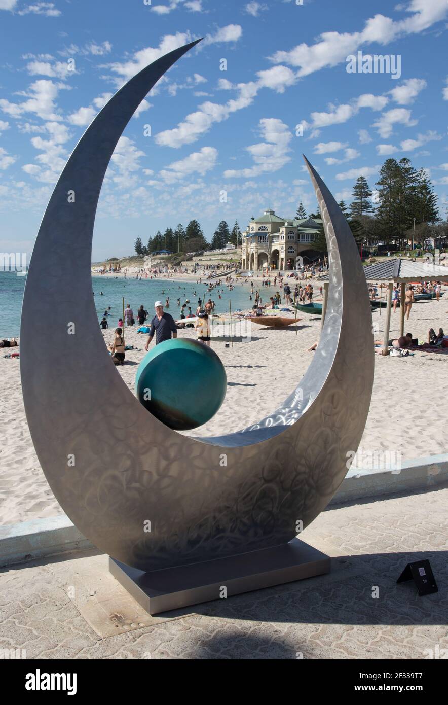 Cresent Sculpture sulla spiaggia Foto Stock
