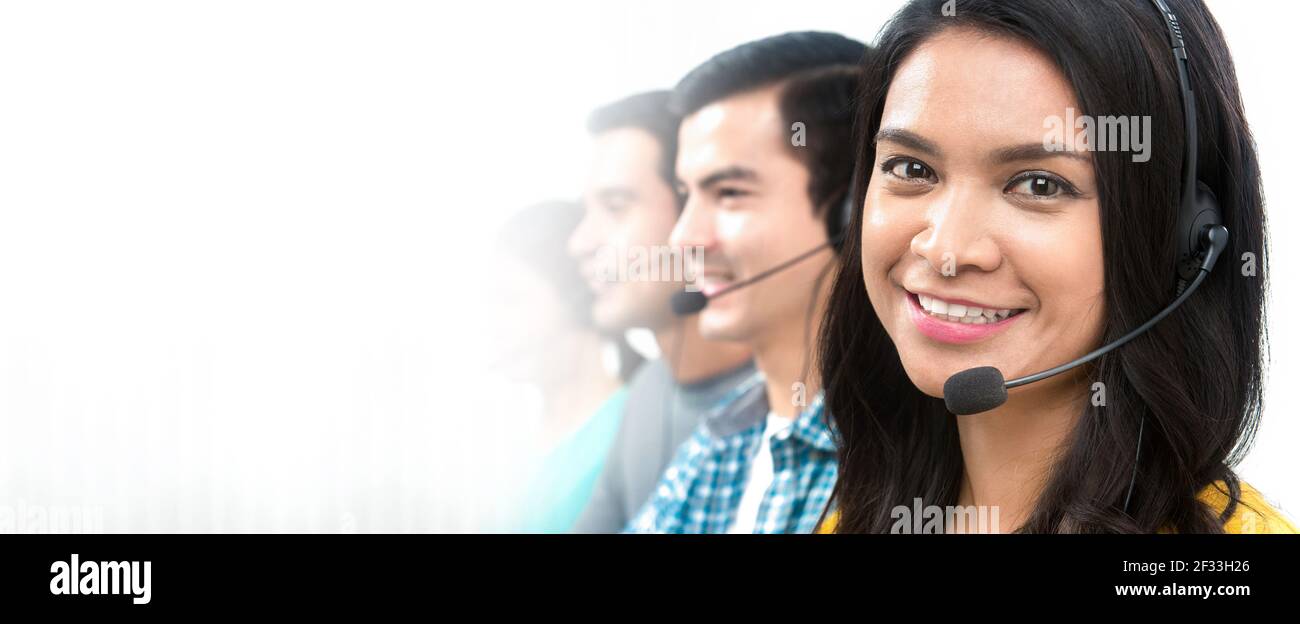 Call center (telemarketer o servizio clienti) team - banner panoramico con spazio per la copia Foto Stock