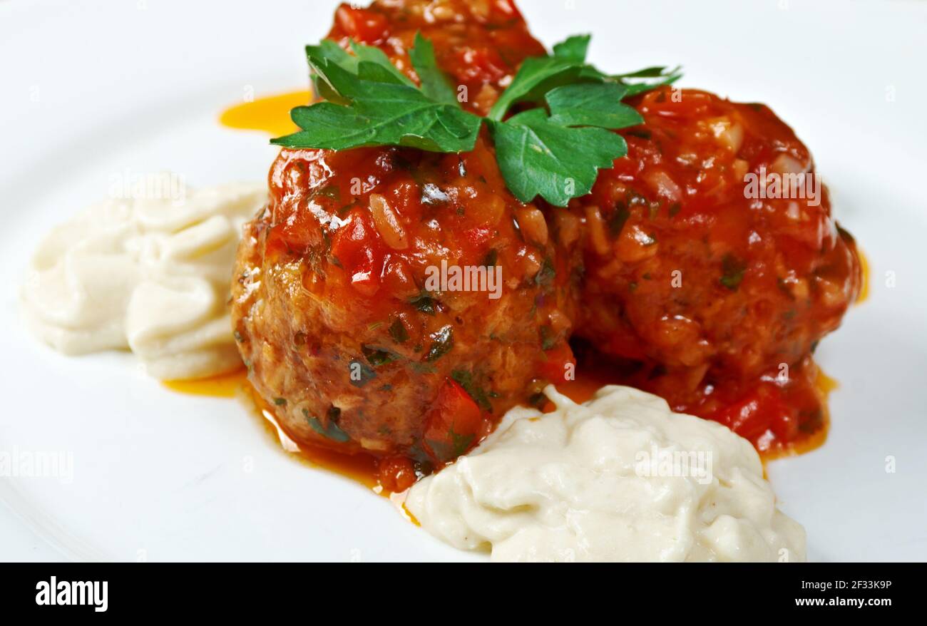Vitoulet - polpette belghe che è tipicamente fatto con una combinazione di carne macinata di maiale, vitello macinato, pane, latte, uova, Foto Stock