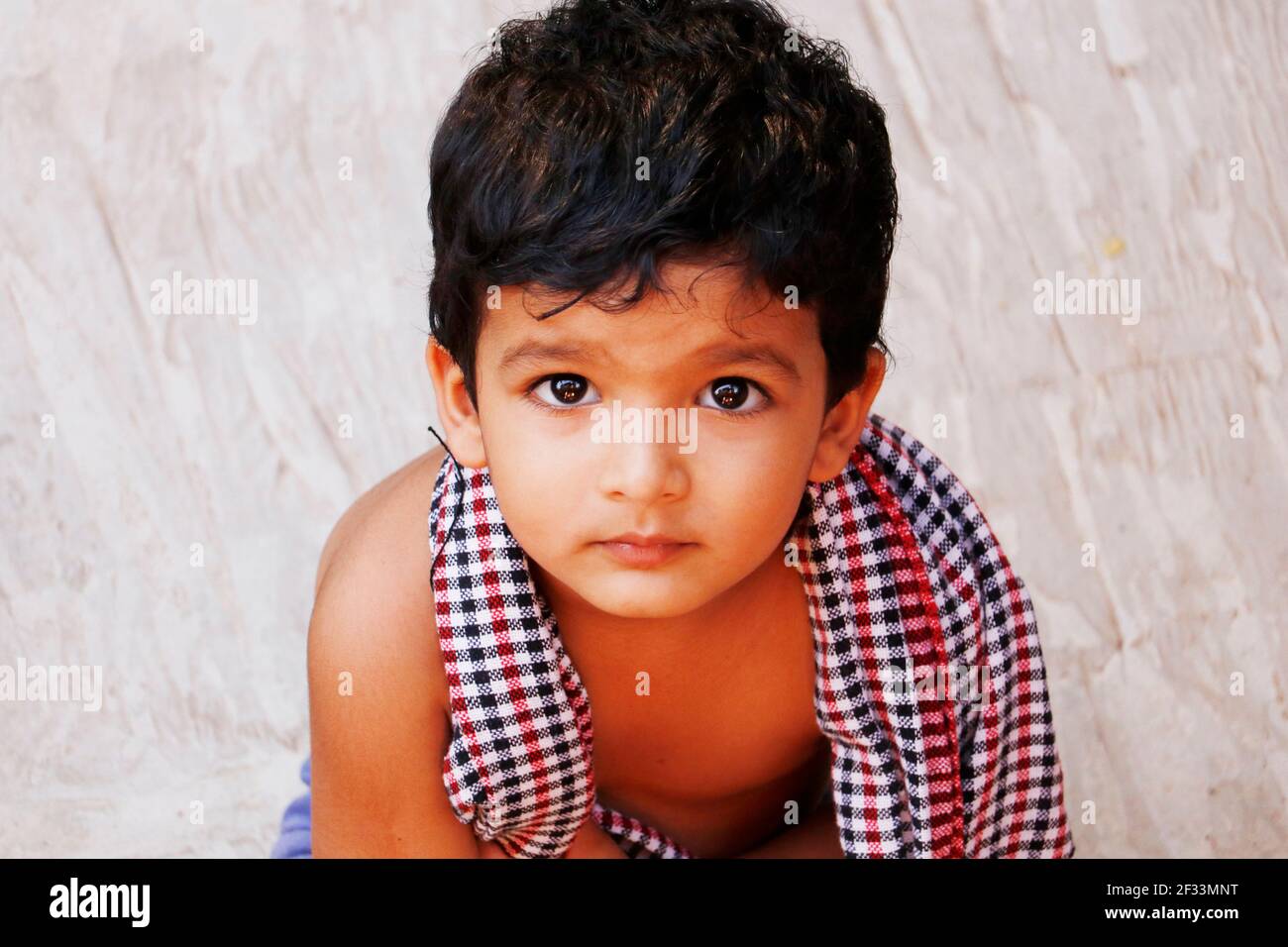 bambino indiano di tre anni in primo piano Foto stock - Alamy