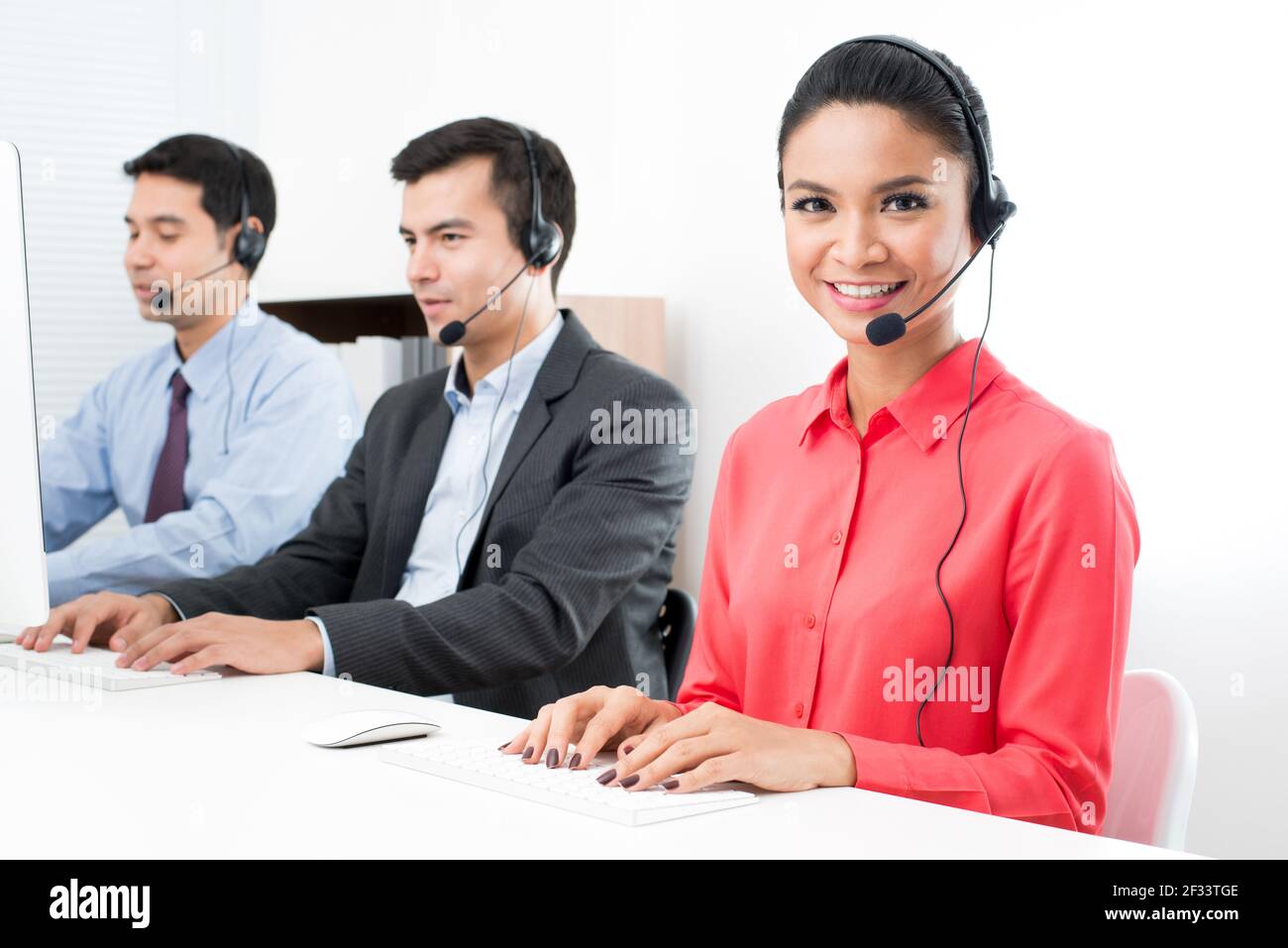 Team del call center (operatore o telemarketer) Foto Stock