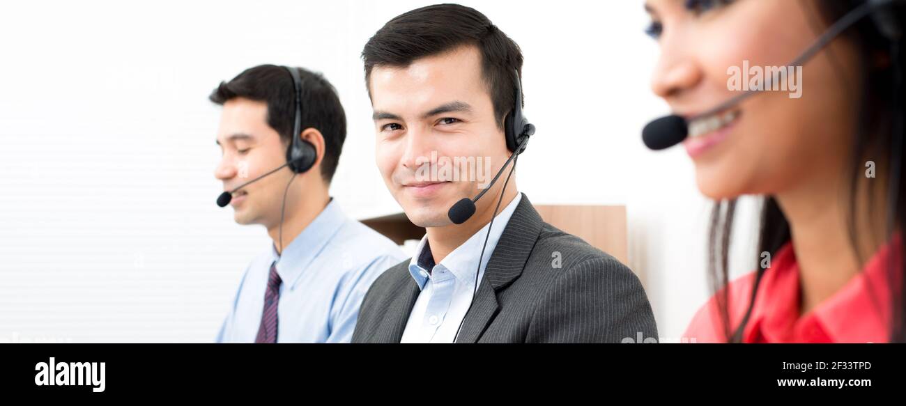 Team del call center (telemarketing o servizio clienti) - banner panoramico Foto Stock