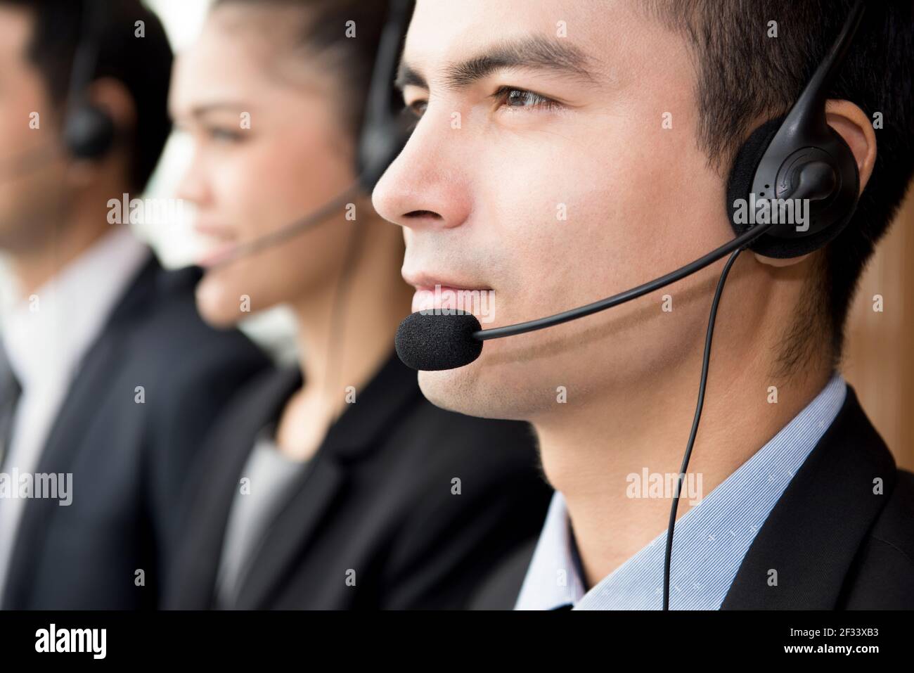 Team di call center (o telemarketer) Foto Stock