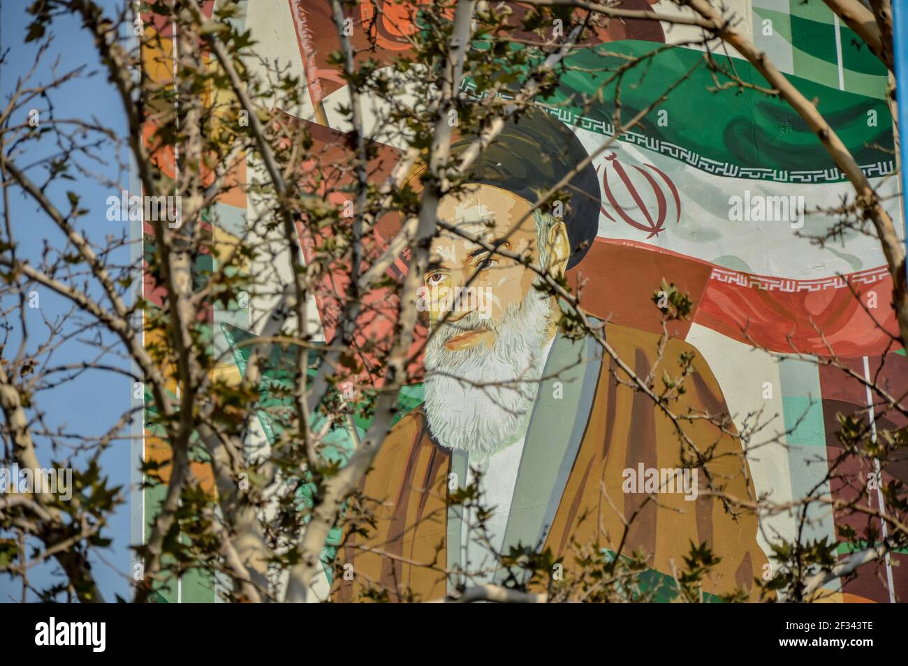 Teheran, Iran - 22 novembre 2015: Grande murale del leader della rivoluzione islamica in Iran ayatollah Khomeini a Teheran Foto Stock