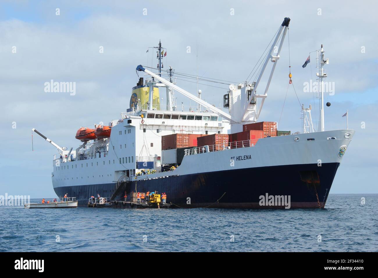 ST HELENA - 7 OTTOBRE 2015: Il RMS St Helena a James Bay a St Helena dopo uno dei suoi viaggi finali per l'isola nell'Oceano Atlantico Foto Stock