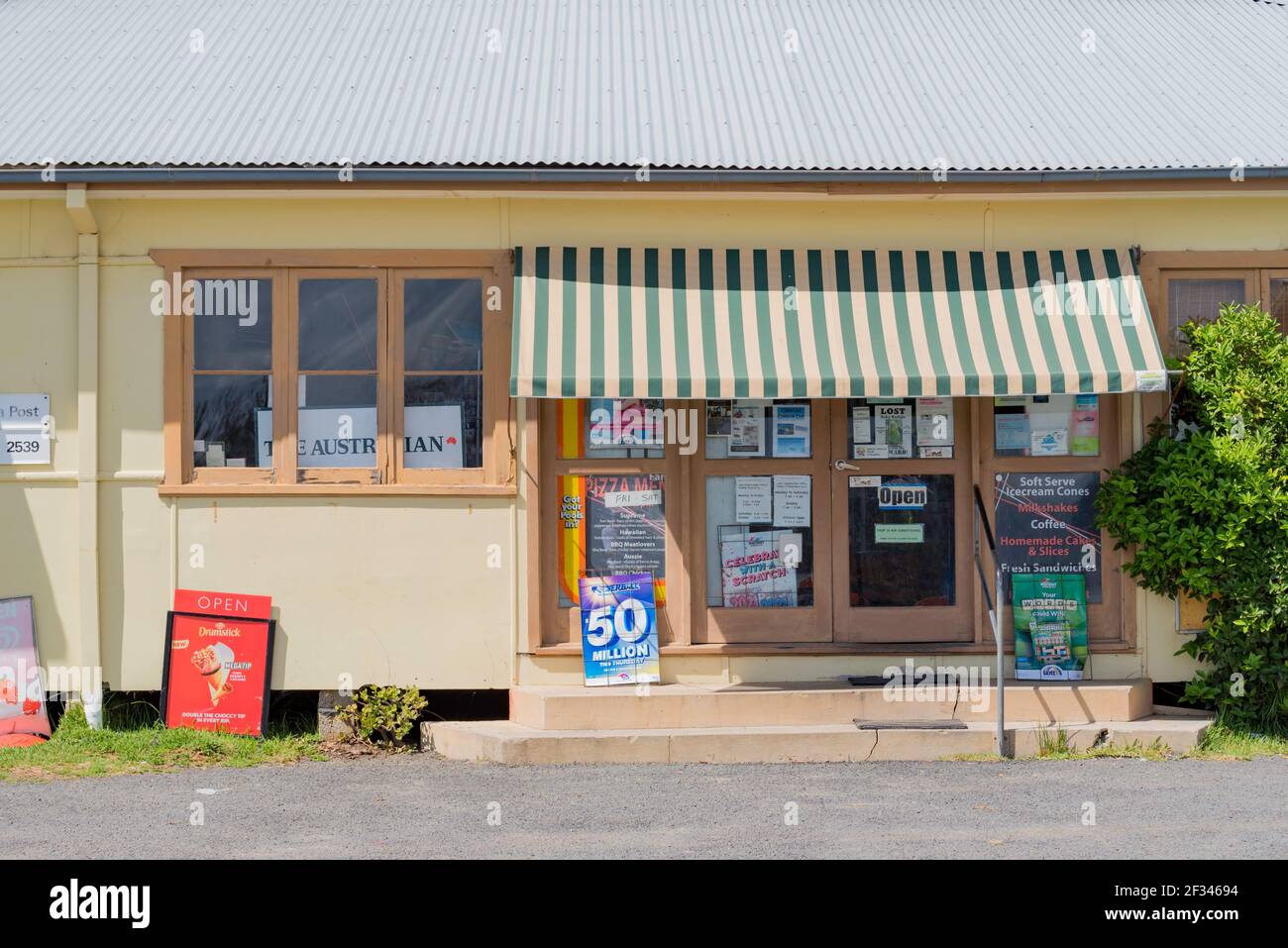 L'ingresso al negozio generale e l'ufficio postale per Lago Conjola sulla costa sud del nuovo Galles del Sud in Australia Foto Stock