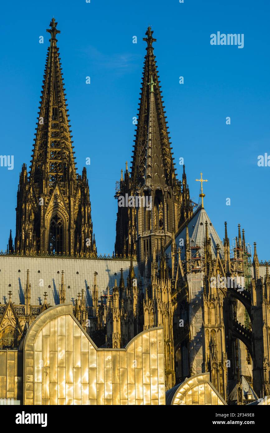 Geografia / viaggio, Germania, Nord Reno-Westfalia, Cattedrale di Colonia, Museo Ludwig, Colonia, Freedom-of-Panorama Foto Stock