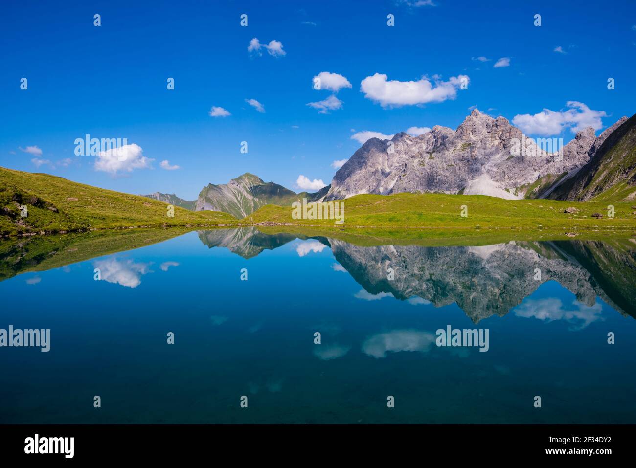 Geografia / viaggio, Germania, Baviera, Eissee, Valle d'Oy, Dietro di esso grande selvaggio, 2379m, Hochvogel (picco)- e Rosszahn Group, tutti, Freedom-of-Panorama Foto Stock