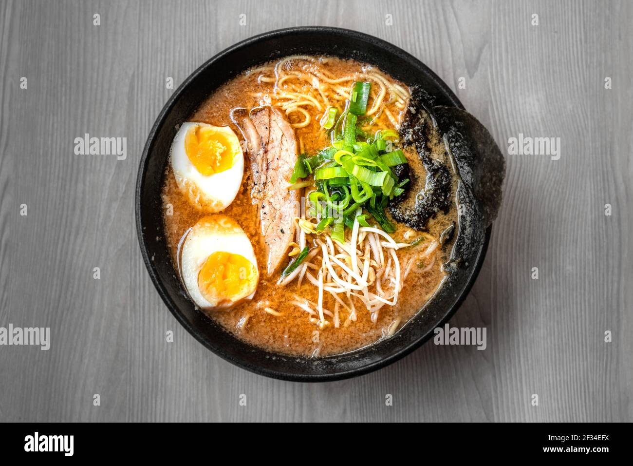 Ciotola di ramen giapponese appetitoso per una sola volta Foto stock - Alamy