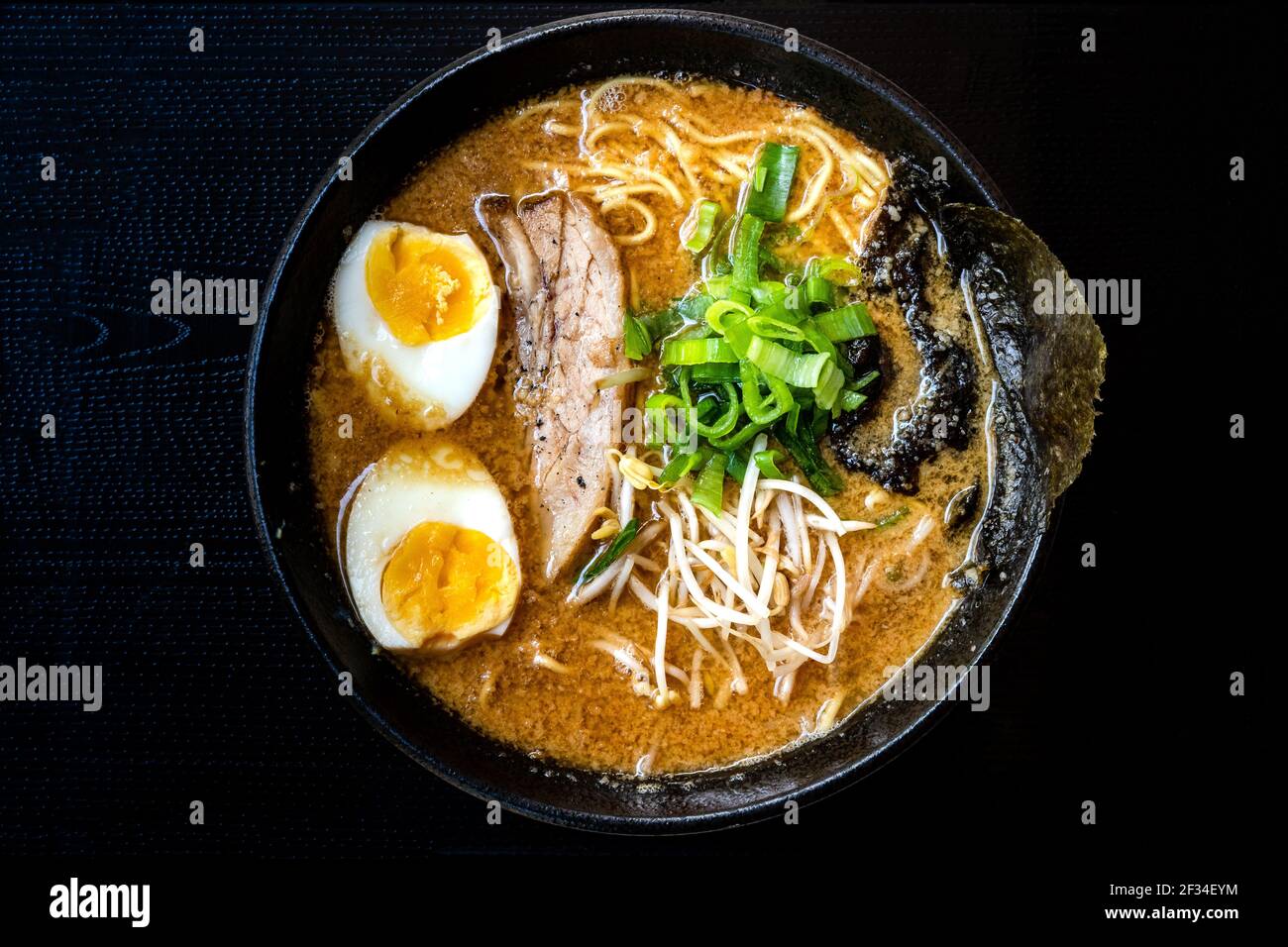 Ciotola di ramen giapponese appetitoso per una sola volta Foto stock - Alamy