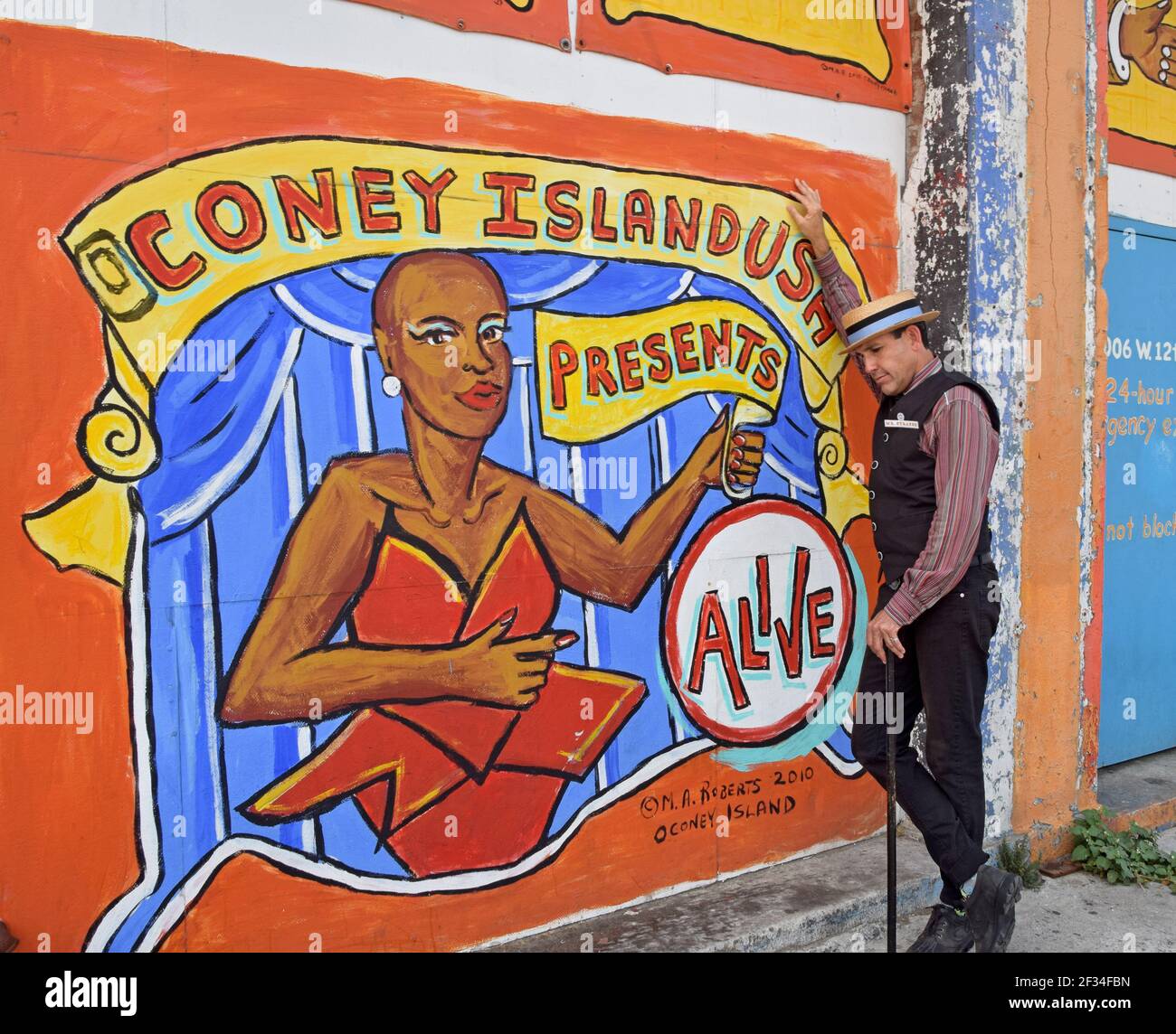 Ritratto o leggenda di Coney Island MR Strange, il barker a Sideshow dal mare. Brooklyn, New York. Foto Stock