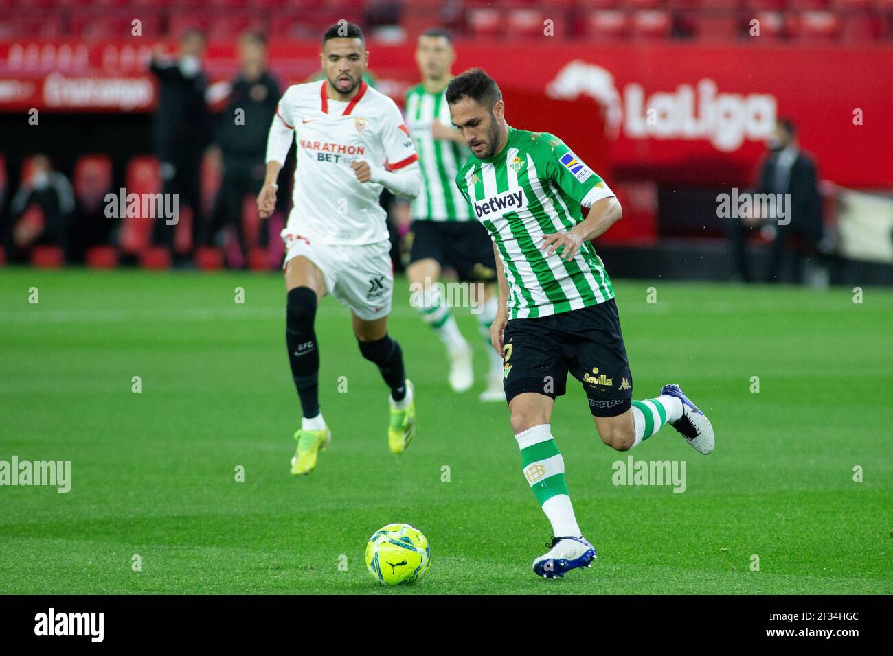 Victor Ruiz di Real Betis durante il campionato spagnolo la Liga partita di calcio tra Sevilla FC e Real Betis Balompie il 14 marzo 2021 allo stadio Ramon Sanchez Pizjuan di Siviglia, Spagna - Foto Joaquin Corchero / Spagna DPPI / DPPI / LiveMedia Foto Stock