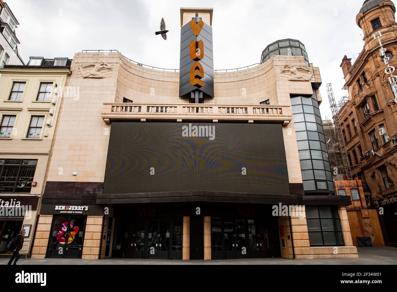 Vista generale di un cinema Vue chiuso a Leicester Square nel centro di Londra Foto Stock