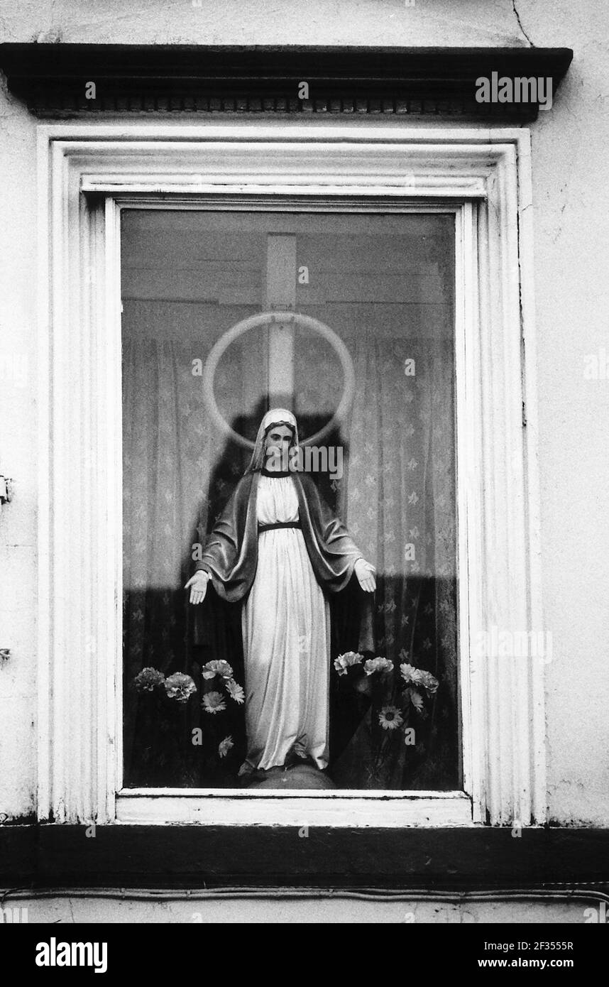 Vergine Maria in una vetrina Foto Stock
