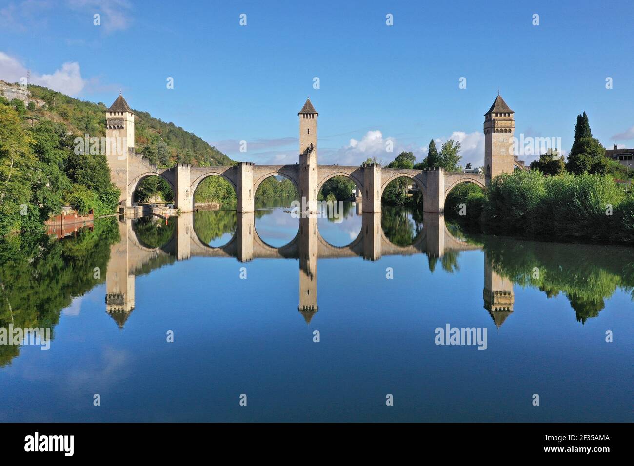 Cahors (sud della Francia): Il ponte Valentre attraverso il fiume Lot. Classificato come monumento storico nazionale (la "storia dei documenti" in francese) e dall'UNESCO W. Foto Stock