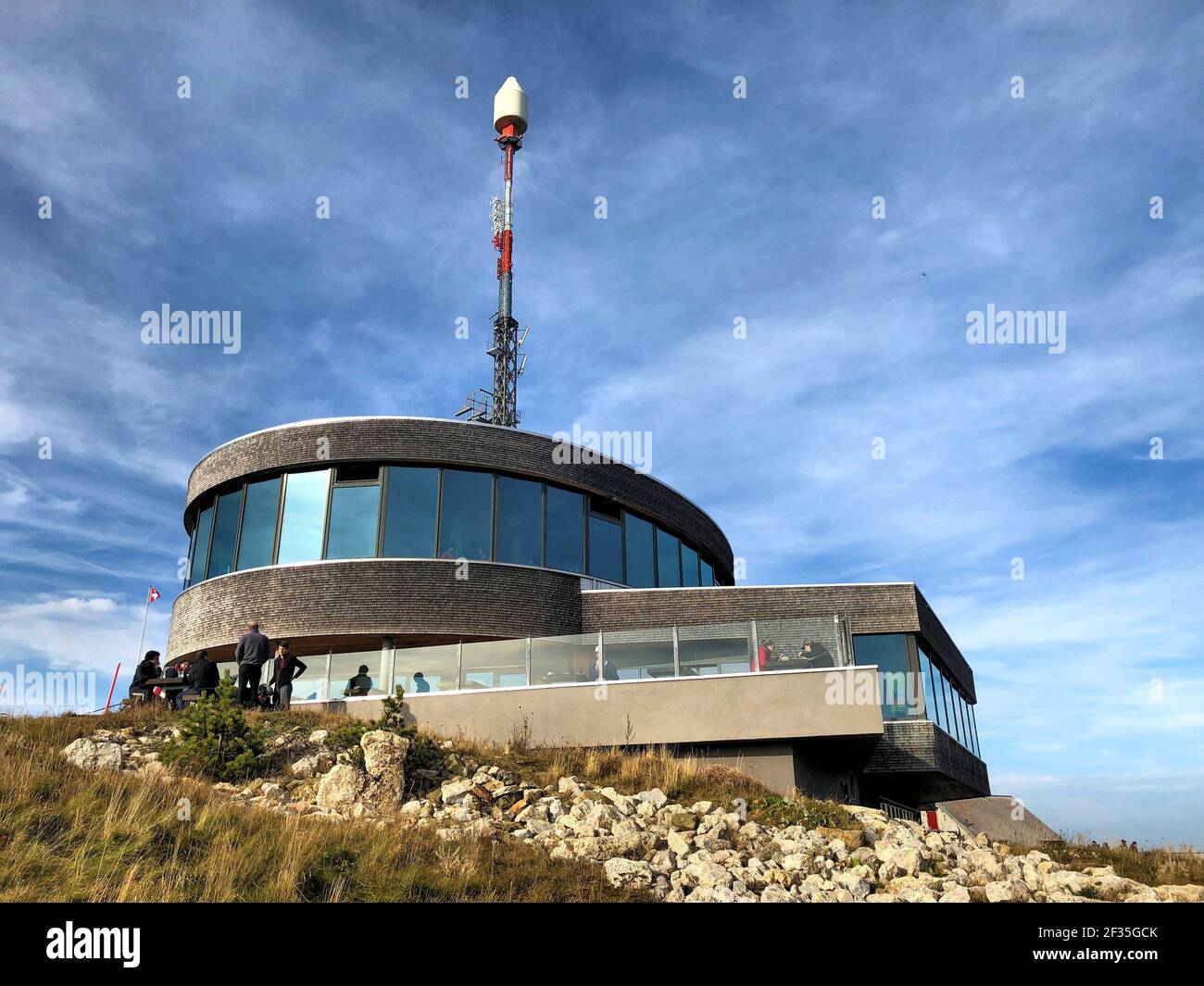 Ristorante e un'antenna sulla parte superiore del monte Hoher Kasten in Svizzera 27.10.2019 Foto Stock