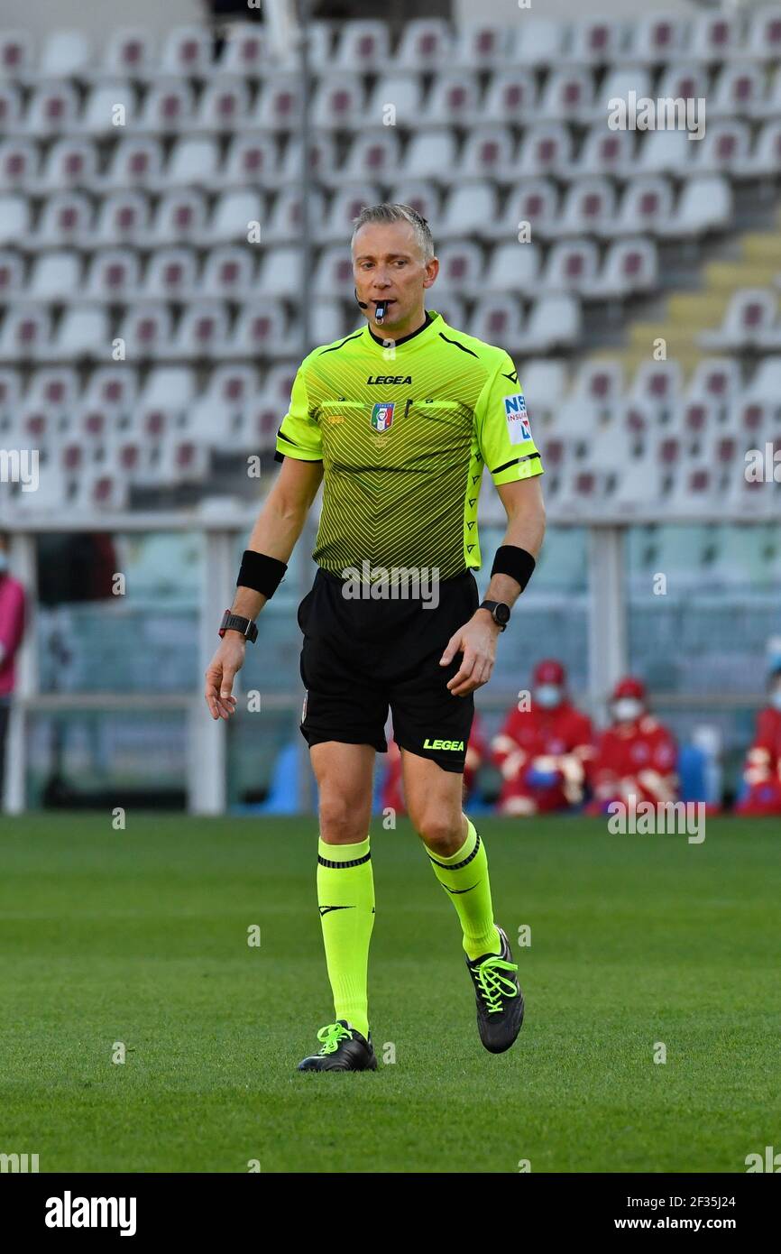 Torino, Italia. 14 Marzo 2021. L'arbitro Paolo Valeri ha visto in azione durante la Serie UNA partita tra Torino e Inter Milan allo Stadio Olimpico di Torino. (Photo Credit: Gonzales Photo/Alamy Live News Foto Stock