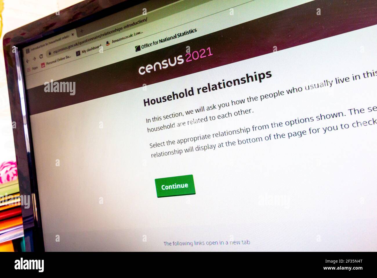 Schermo del computer che mostra le domande sulle relazioni familiari dal censimento del Regno Unito 2021 organizzato dall'Ufficio per le statistiche nazionali. Foto Stock