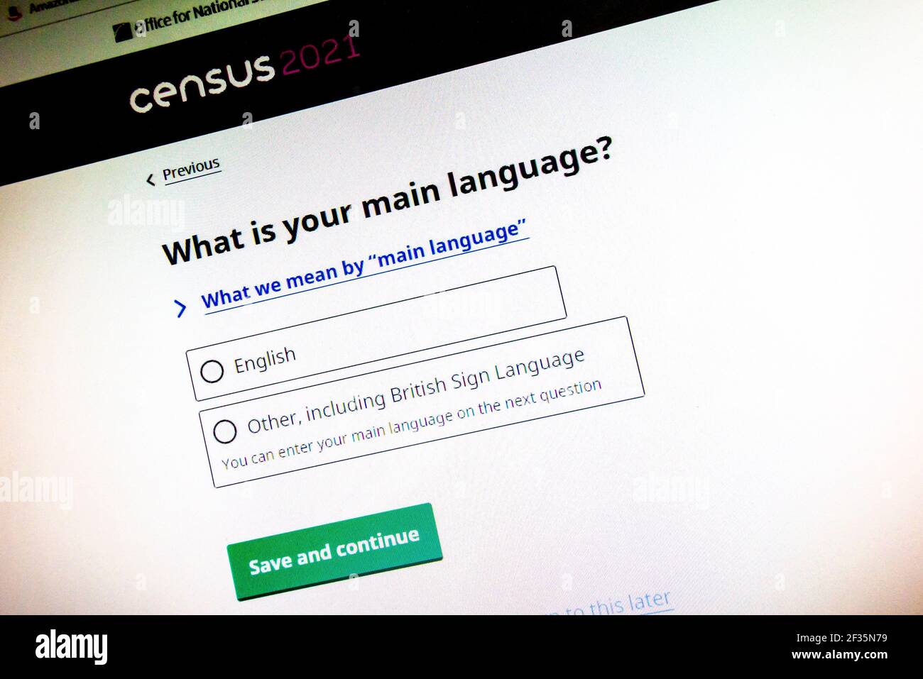 Schermo del computer che mostra le domande sulla lingua del censimento del Regno Unito 2021 organizzato dall'Ufficio per le statistiche nazionali. Foto Stock