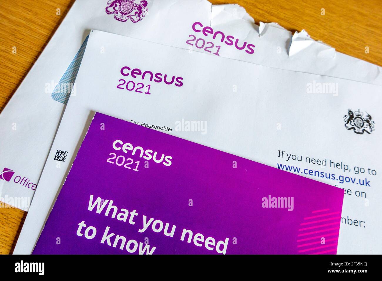 Lettera informativa e opuscolo inviato alle famiglie in Gran Bretagna sul censimento del Regno Unito 2021 organizzato dall'Ufficio di statistica nazionale. Foto Stock