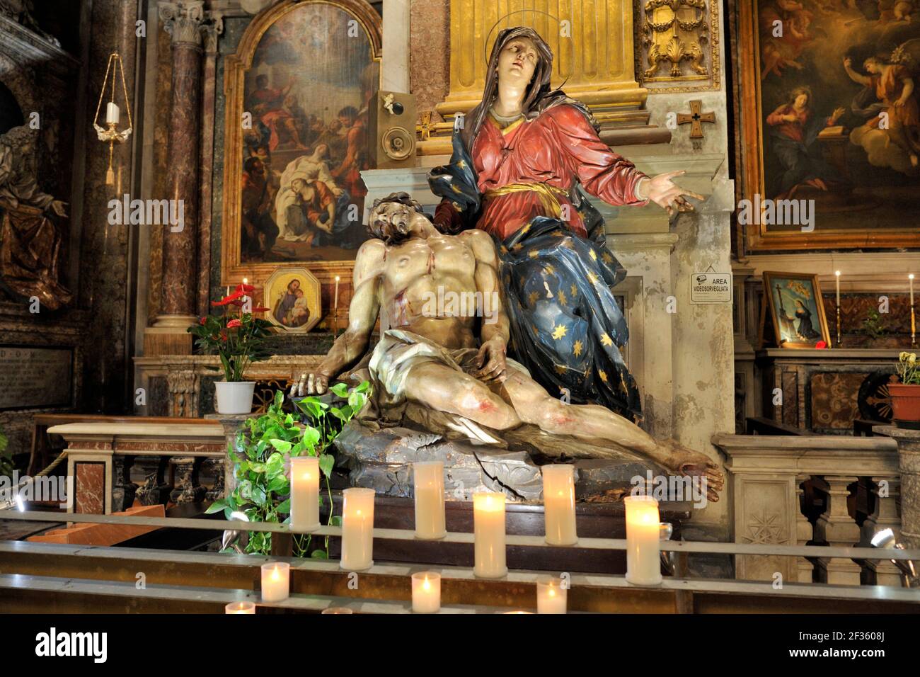 Italia, Roma, chiesa di San Marcello al corso, Pietà, scultura lignea attribuita al Bernini Foto Stock