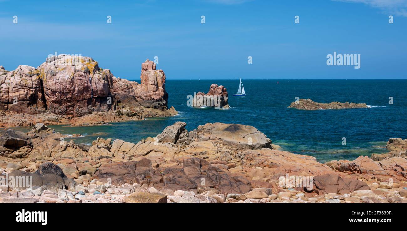 La costa dell'isola di Bréhat in Côtes d'Armor, Bretagna, Francia Foto Stock