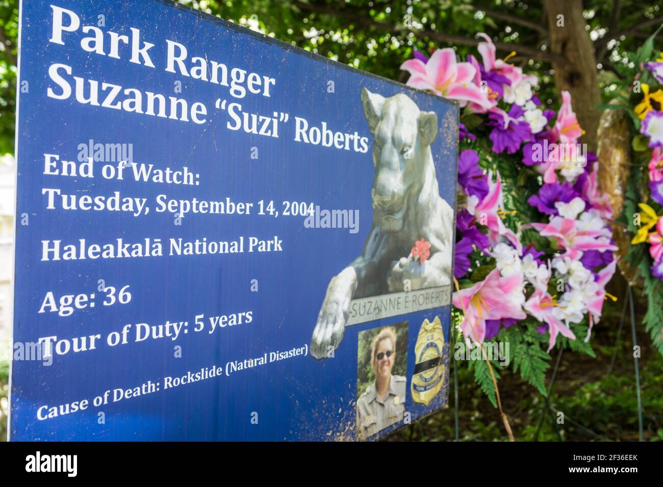 Washington DC, National Law Enforcement Officers Memorial, fiori corona Haleakala National Park, Park Ranger, disastro naturale, causa di morte, Foto Stock