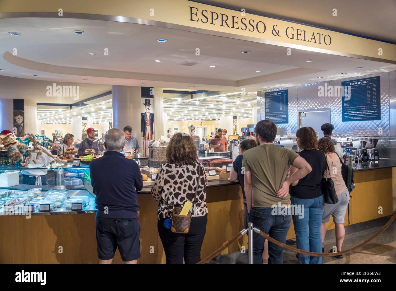 Washington DC,National Gallery of Art Museum,Inside Interior espresso & gelato Bar banco clienti coda, Foto Stock