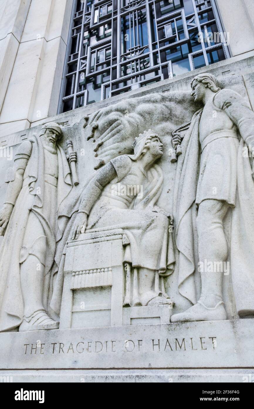 Washington DC, Folger Shakespeare Library, all'esterno della scena dalla tragedia della scultura in rilievo del martello, Foto Stock