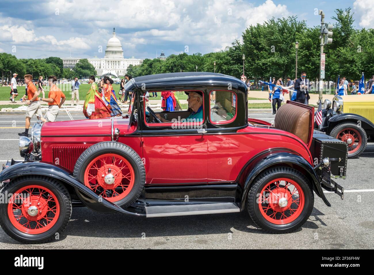 Washington DC, National Memorial Day Parade, auto d'epoca rossa rombo sede US Capitol edificio, Foto Stock