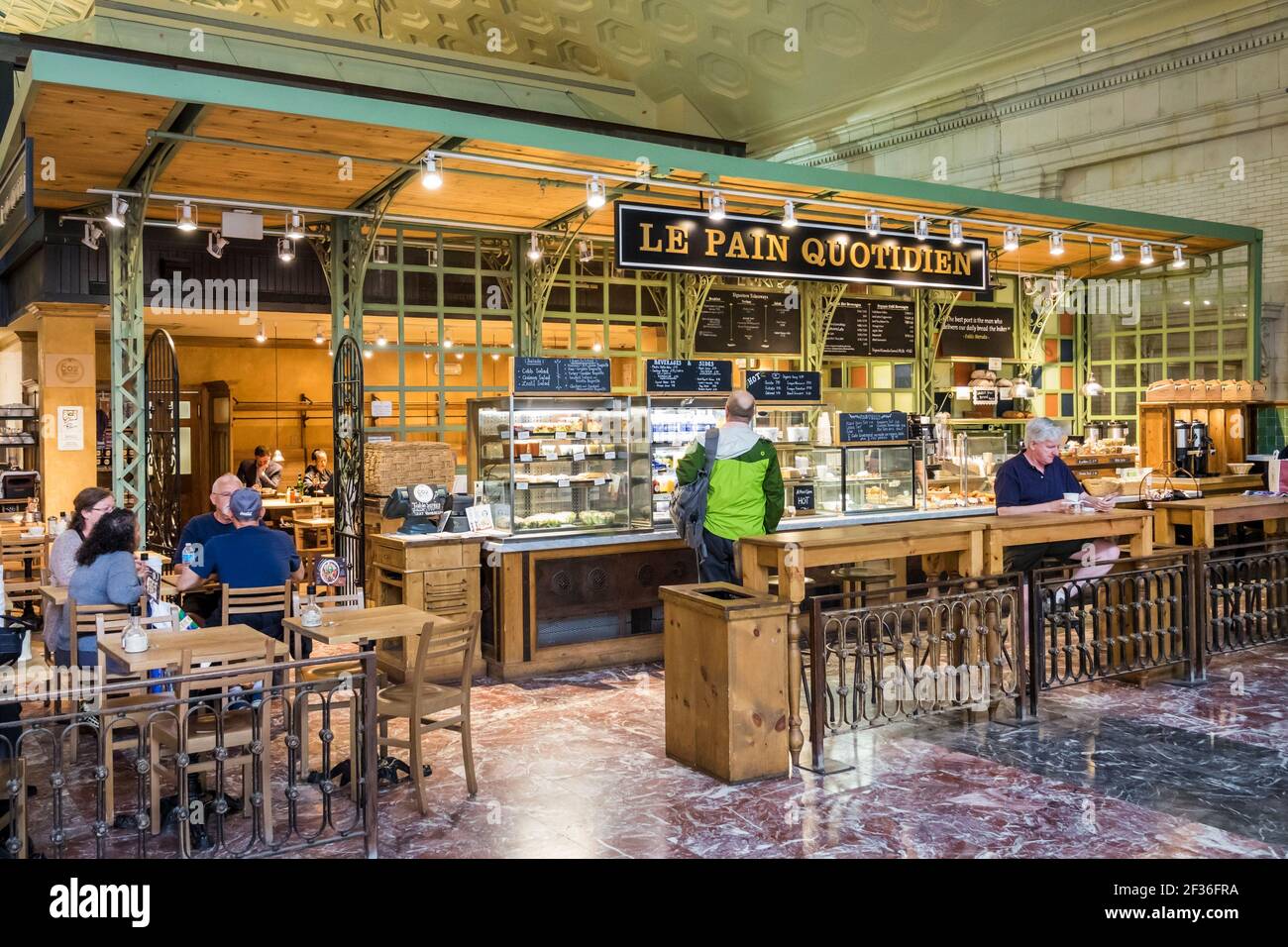 Washington DC, Union Station, stazione ferroviaria stazione ferroviaria terminal alimentare corte le Pain Quotidien panetteria caffè, ristorante interno, Foto Stock