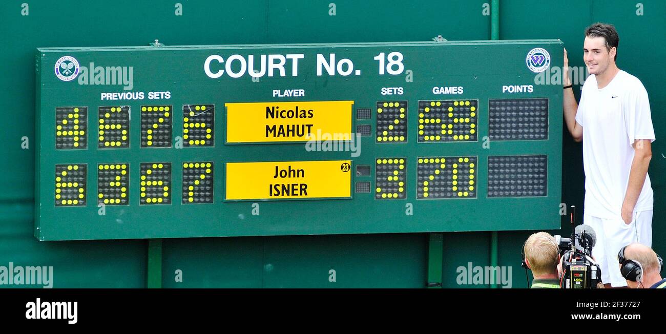 WIMBLEDON 2010. 4° giorno. 24/6/2010 NICOLAS MAHUT V JOHN ISNER, JOHN ISNER VINCE IL 70-68. IMMAGINE DAVID ASHDOWN Foto Stock