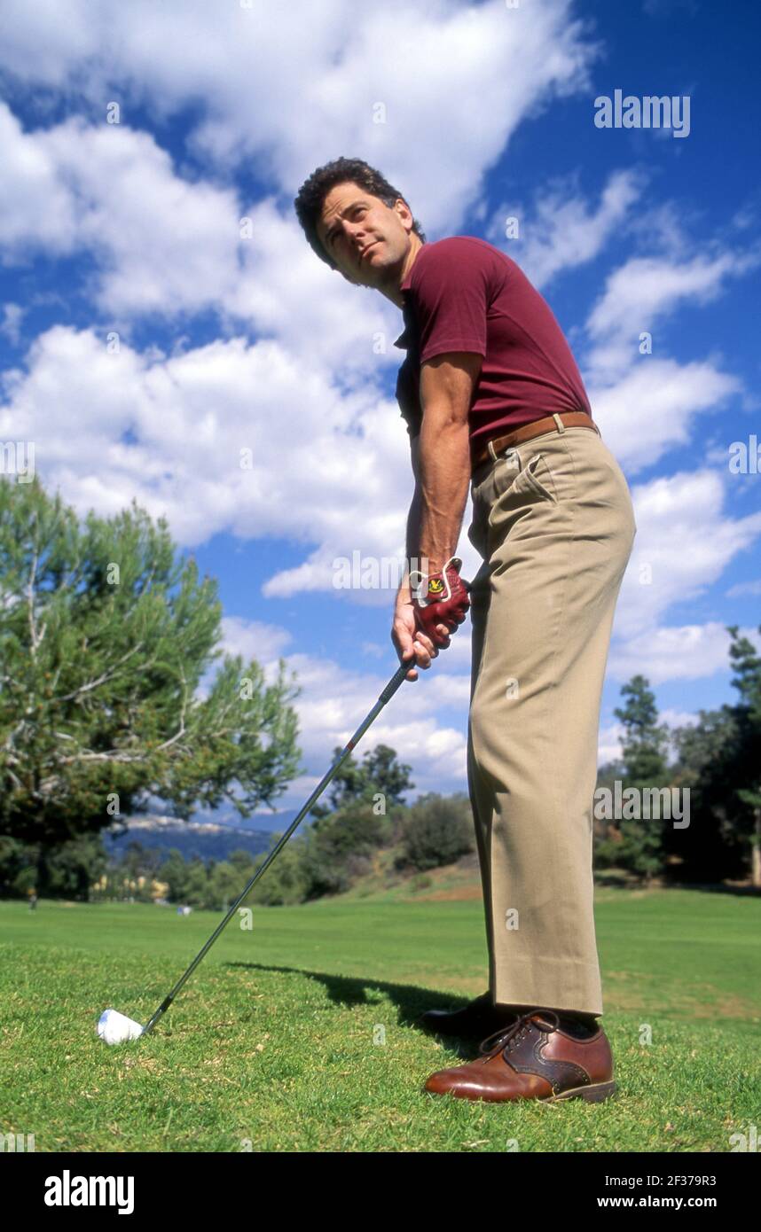 Il Golfer circa al tee off Foto Stock