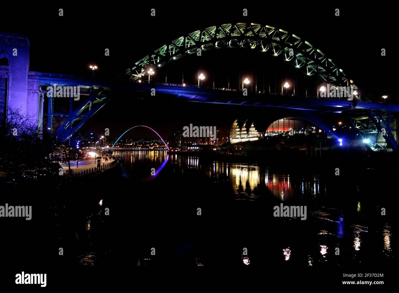 Notte Tyne, Newcastle upon Tyne, Inghilterra U.Knight scena Foto Stock